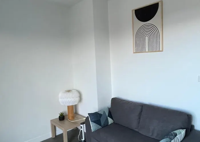 F2 Neuf, Centre Ville, Terrasse, Wifi, Garage En Option דירה