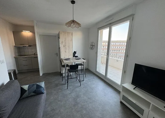 F2 Neuf, Centre Ville, Terrasse, Wifi, Garage En Option