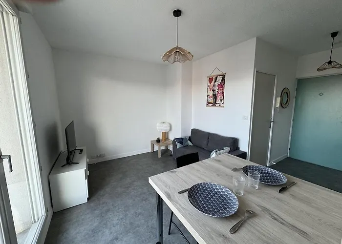 F2 Neuf, Centre Ville, Terrasse, Wifi, Garage En Option * Clermont-Ferrand