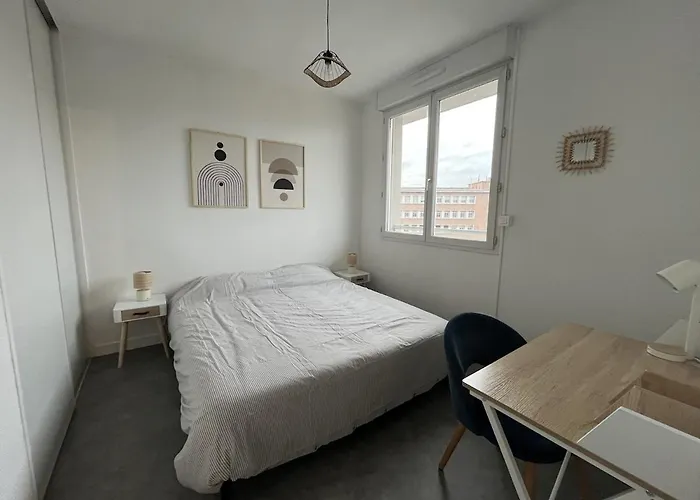 F2 Neuf, Centre Ville, Terrasse, Wifi, Garage En Option